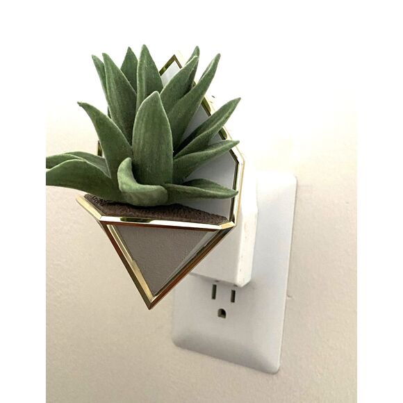 Bath & Body Works Succulent Geometric Planter Wallflowers Home Fragrance Plug In - Picture 3 of 5